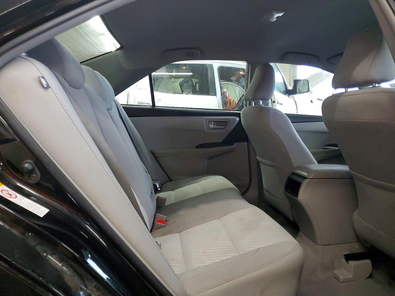 2017 TOYOTA CAMRY LE photo 19