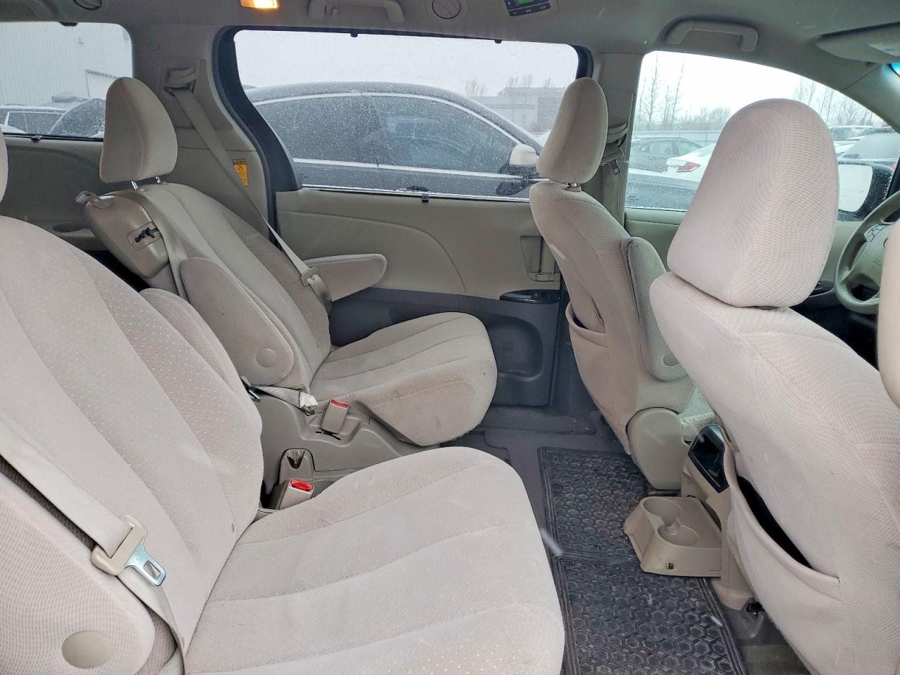 2014 TOYOTA SIENNA LE photo 11