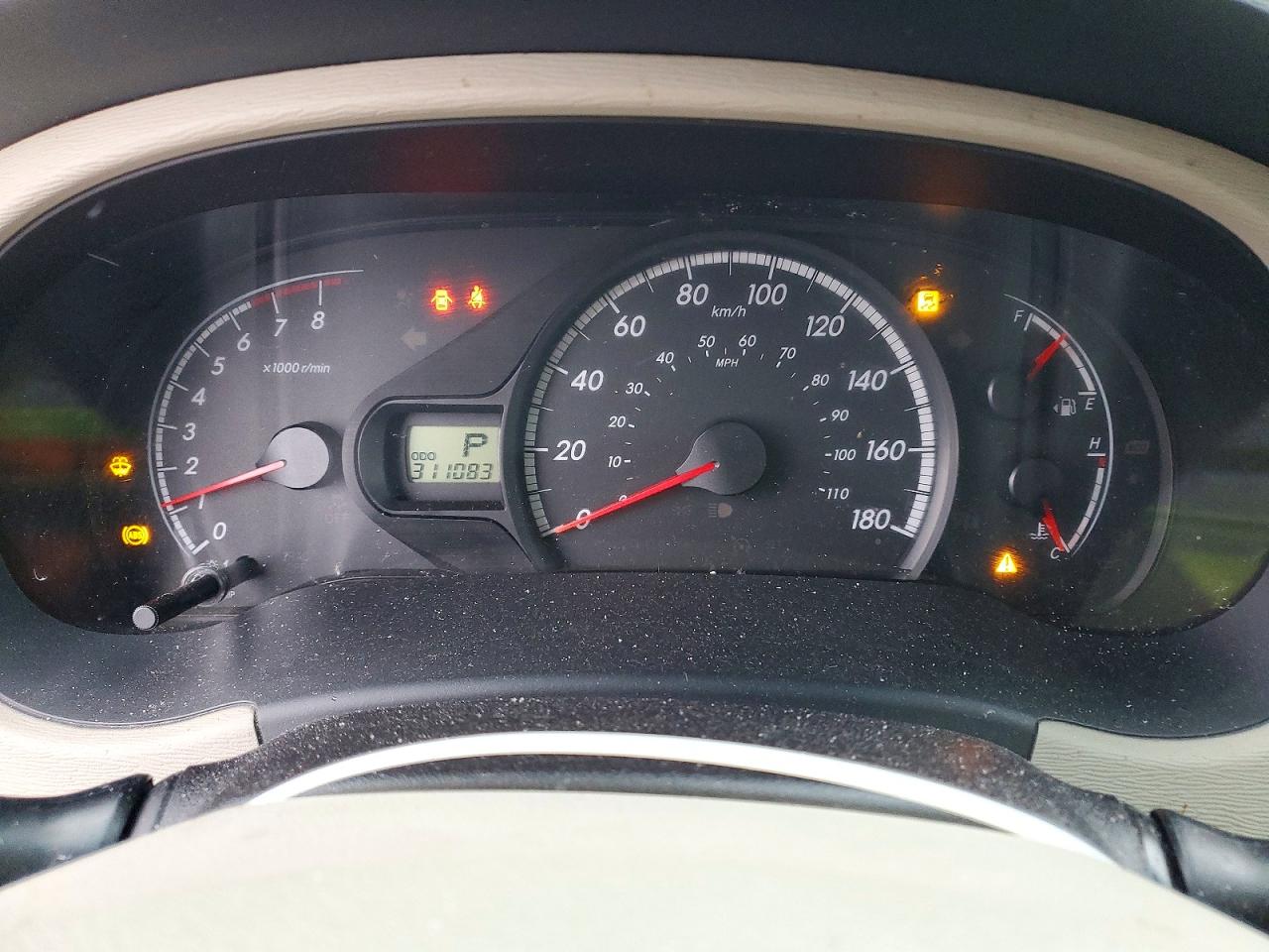 2014 TOYOTA SIENNA LE photo 9