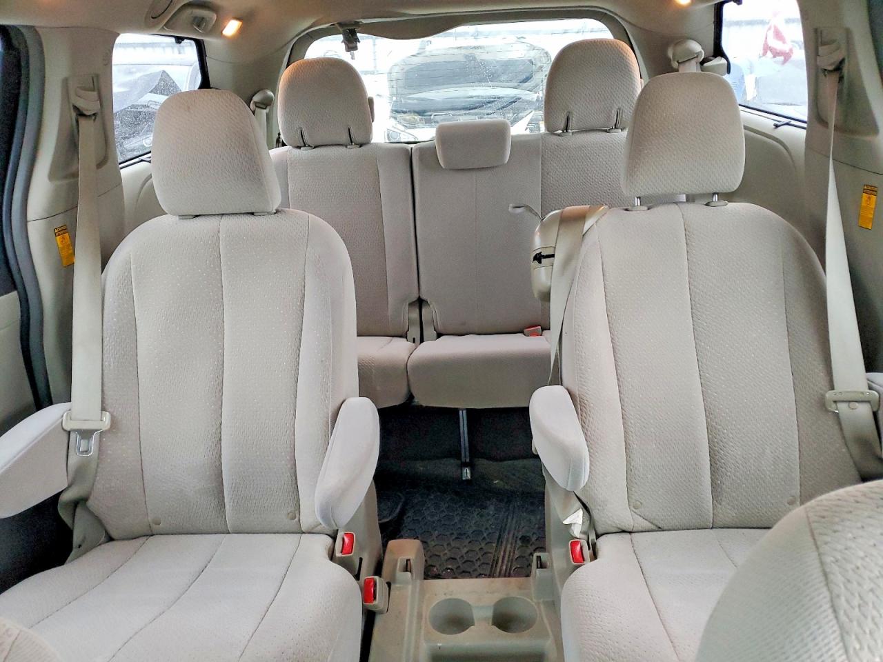 2014 TOYOTA SIENNA LE photo 10