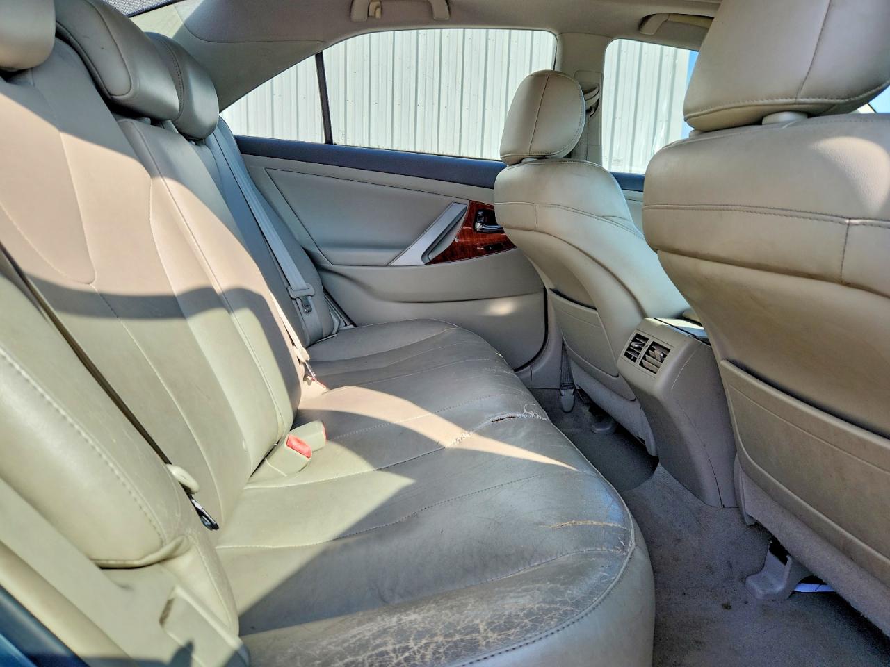 2011 TOYOTA CAMRY XLE photo 10