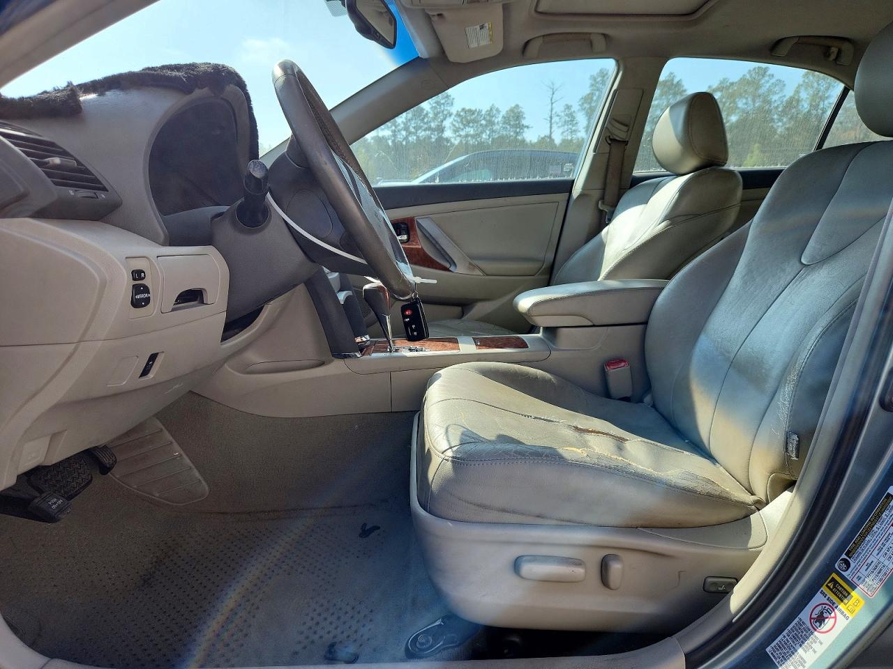 2011 TOYOTA CAMRY XLE photo 7
