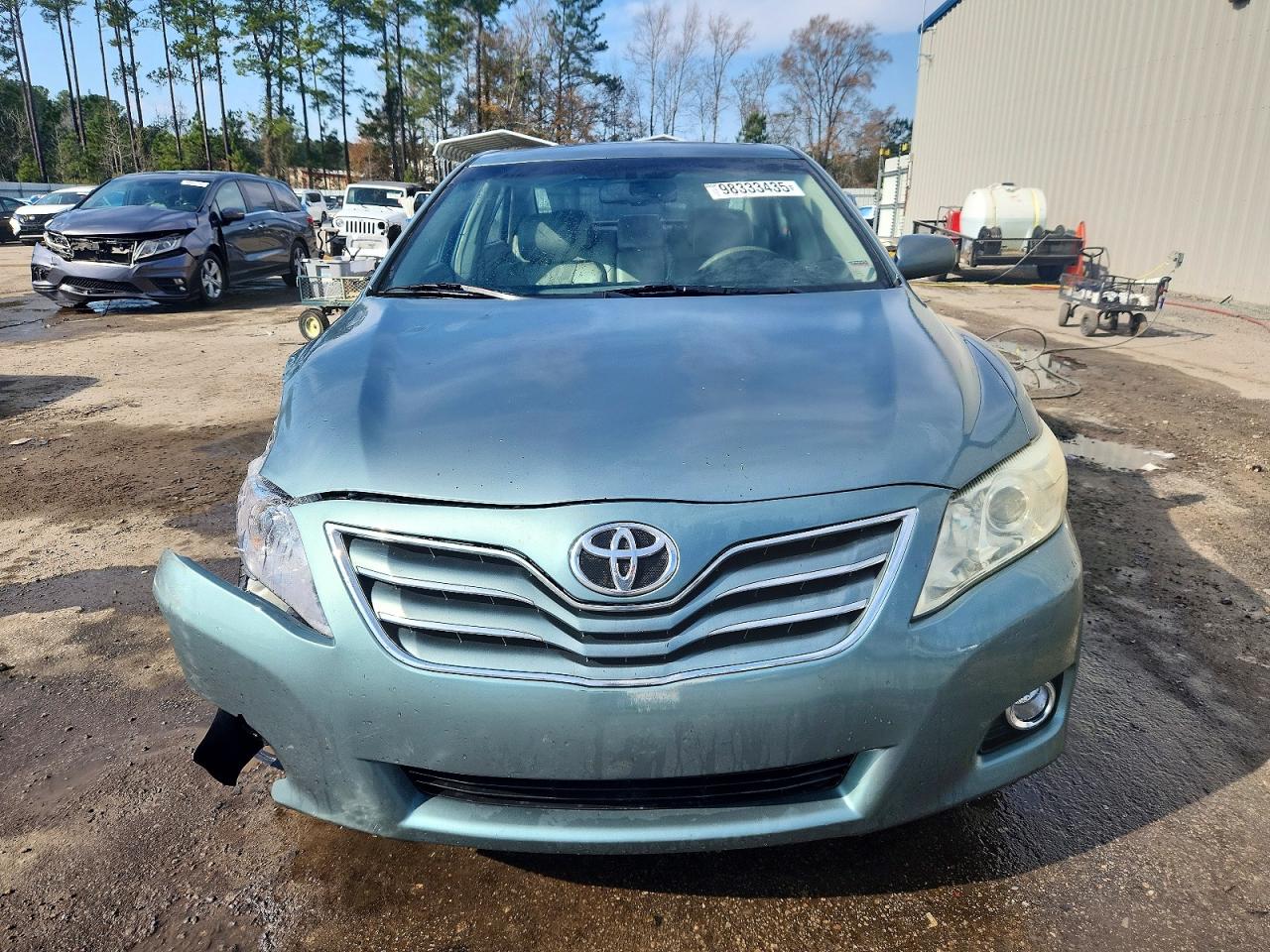 2011 TOYOTA CAMRY XLE photo 5