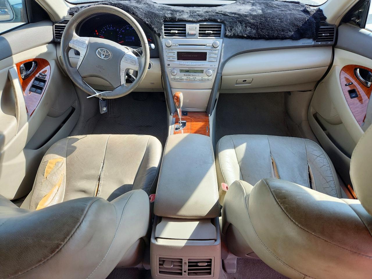 2011 TOYOTA CAMRY XLE photo 8