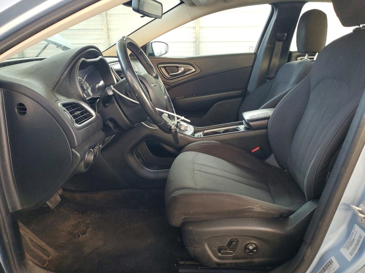 2015 CHRYSLER 200 photo 7