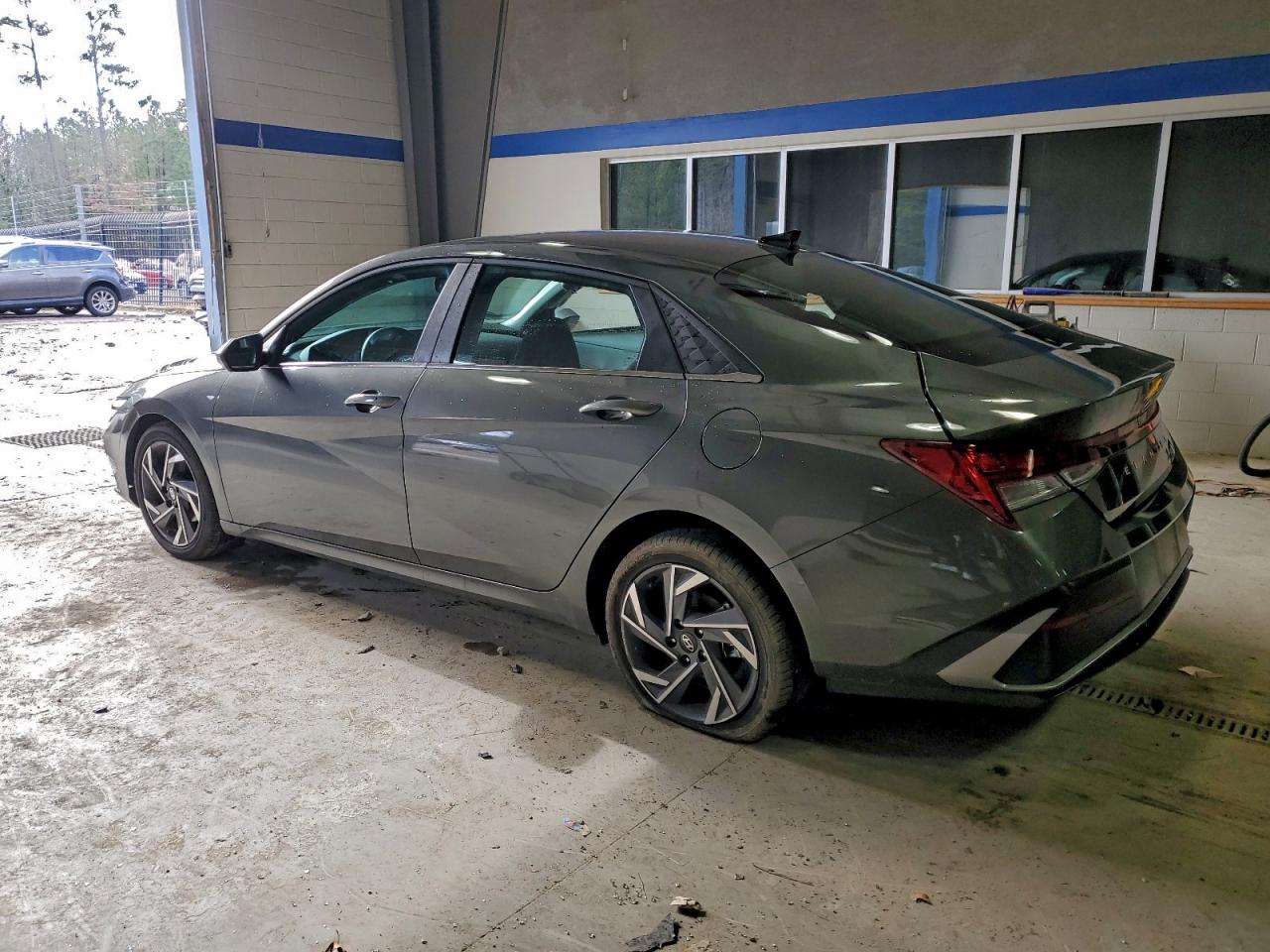 2025 HYUNDAI ELANTRA SEL photo 2