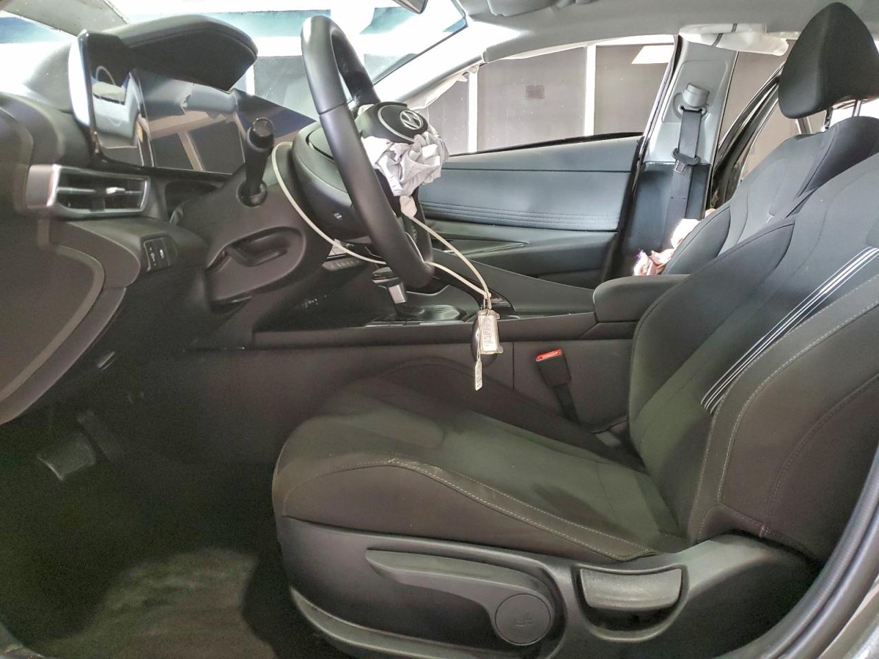 2025 HYUNDAI ELANTRA SEL photo 7
