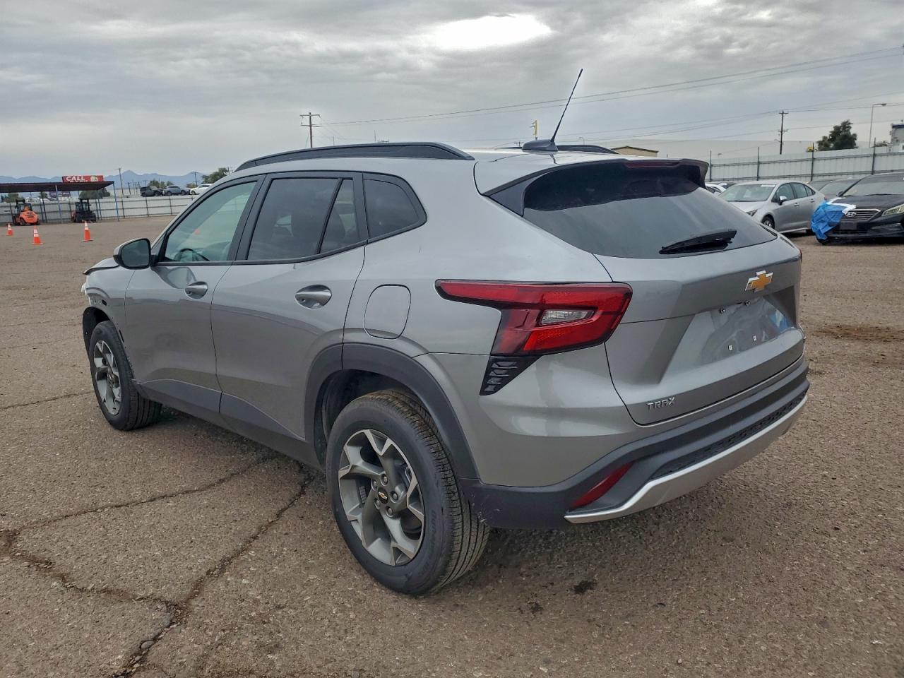 2025 CHEVROLET TRAX 1LT photo 2