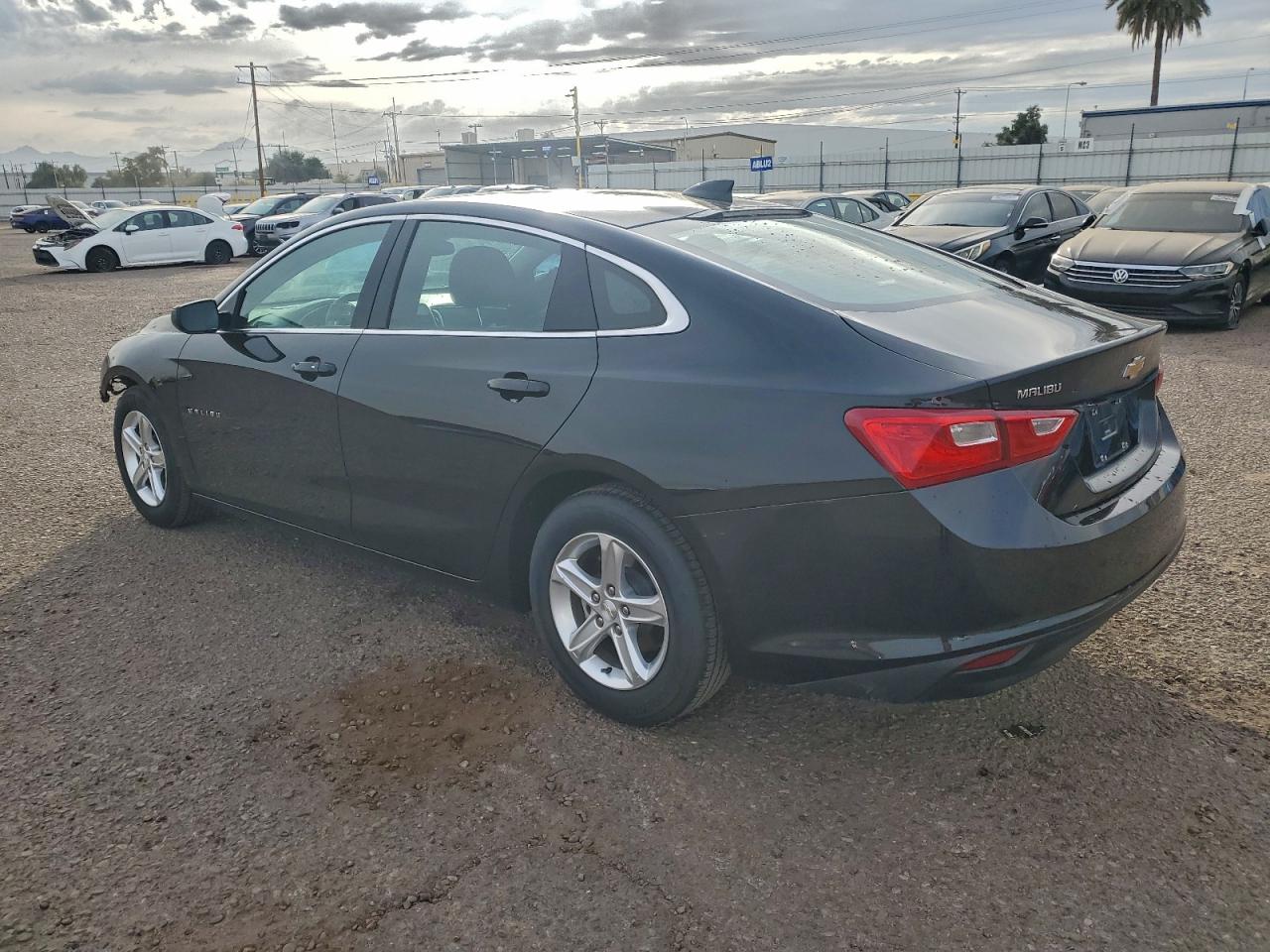 2023 CHEVROLET MALIBU LT photo 2