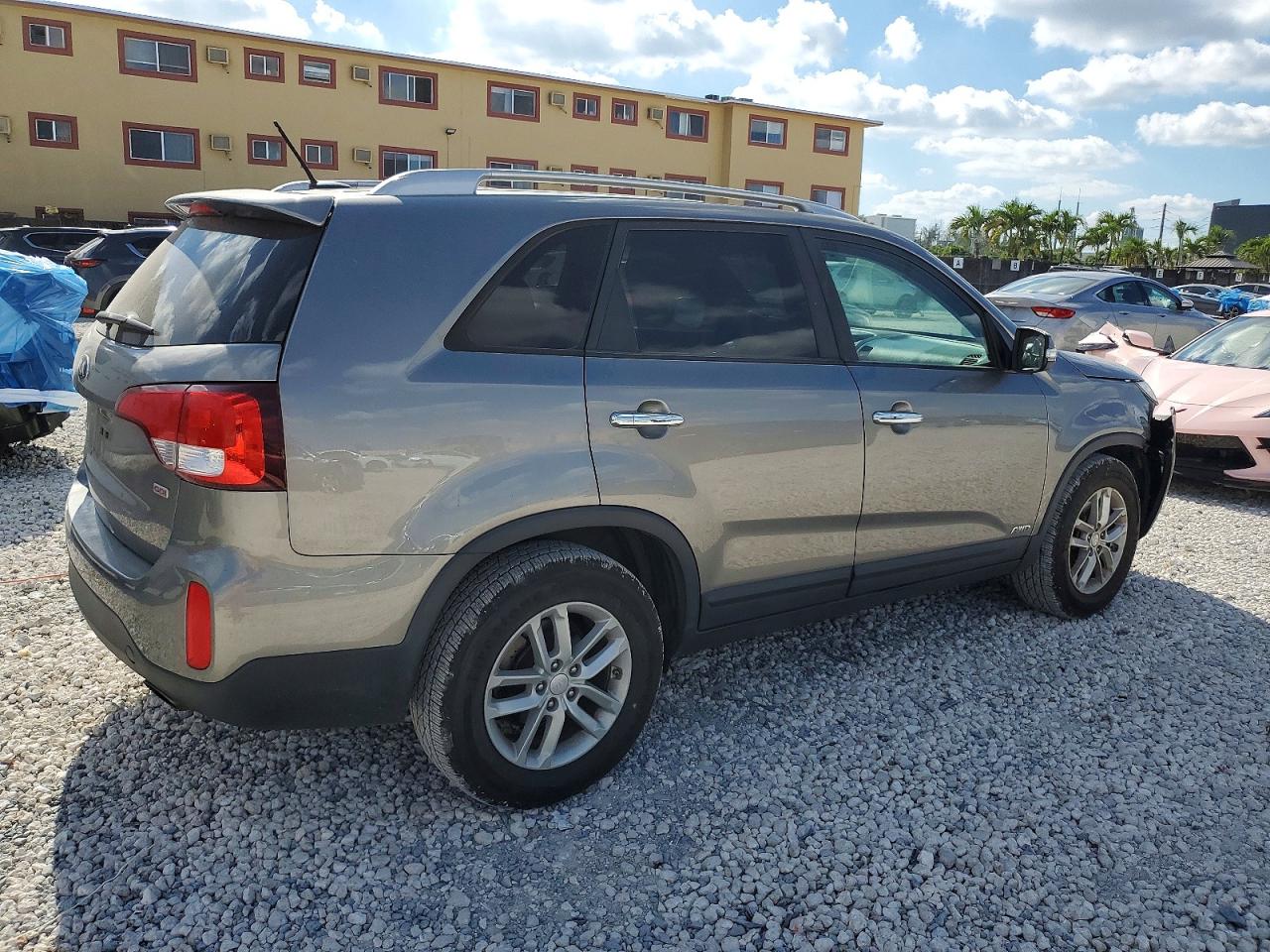 2014 KIA SORENTO LX photo 3