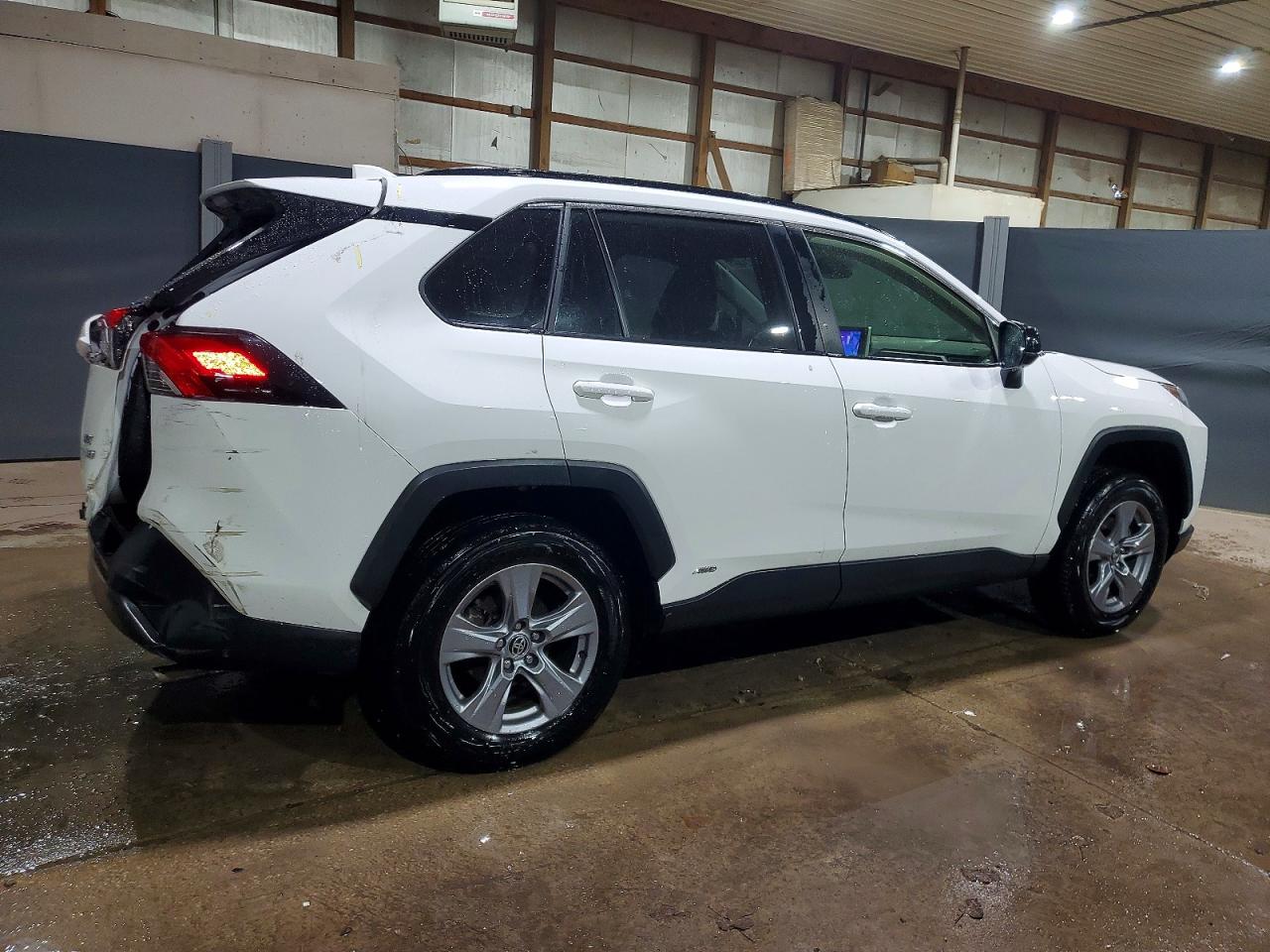2024 TOYOTA RAV4 LE photo 3