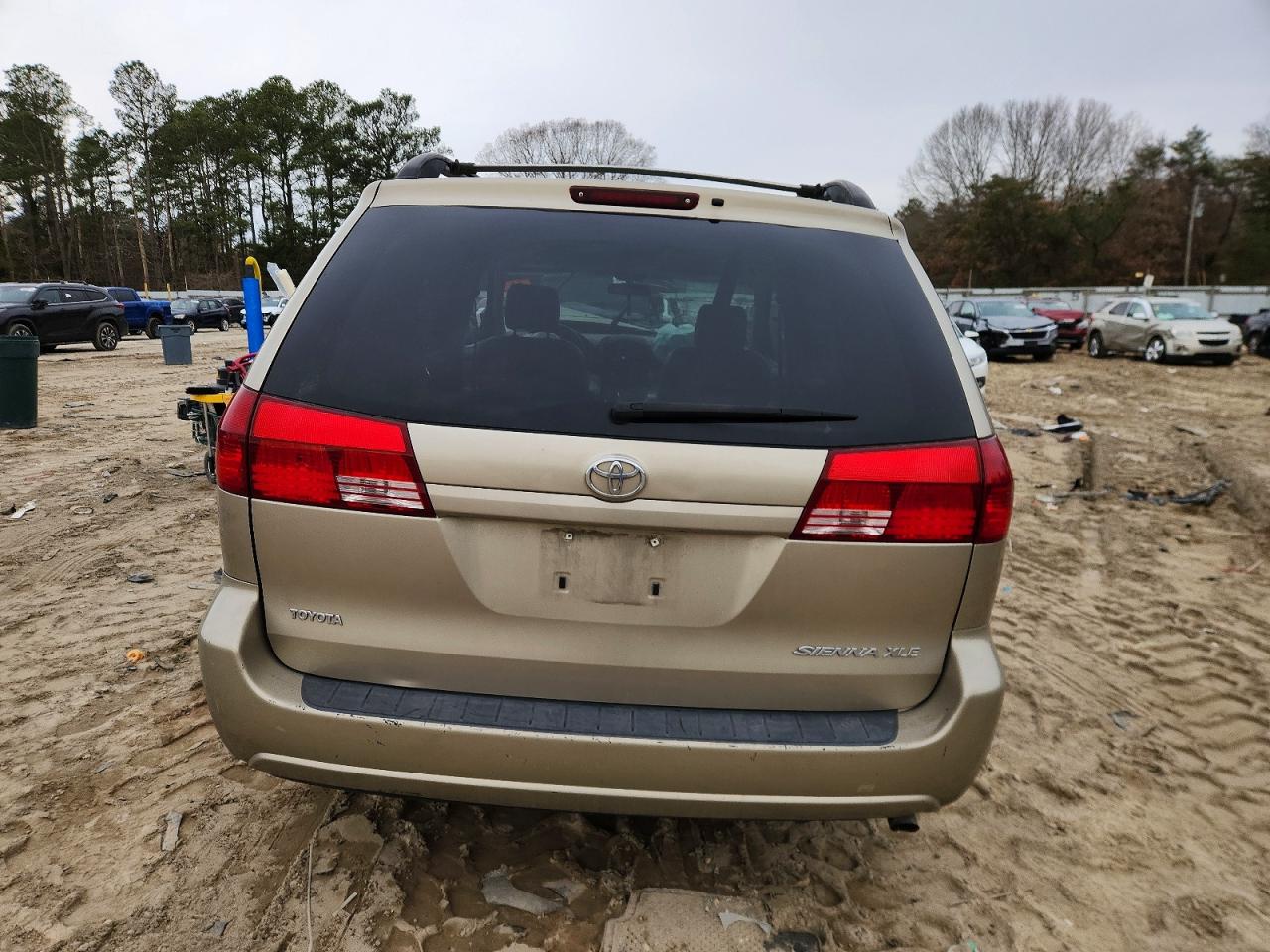 2004 TOYOTA SIENNA XLE photo 6