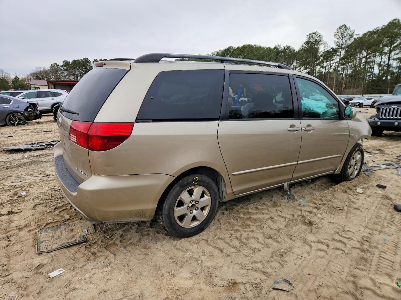 2004 TOYOTA SIENNA XLE photo 3