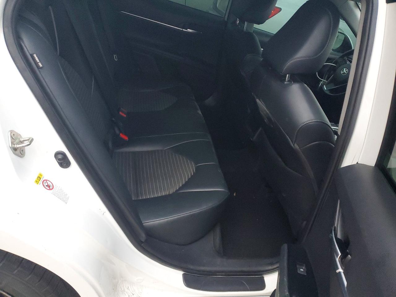 2019 TOYOTA CAMRY L photo 10