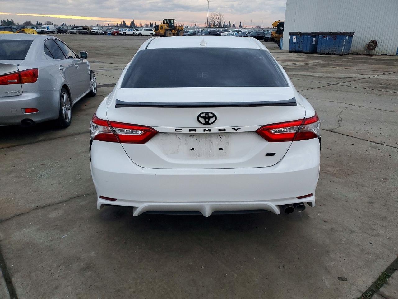 2019 TOYOTA CAMRY L photo 6