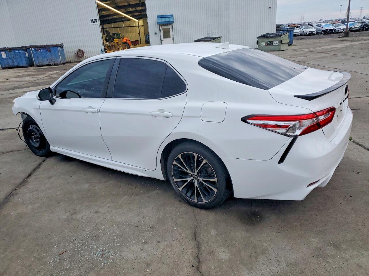 2019 TOYOTA CAMRY L photo 2