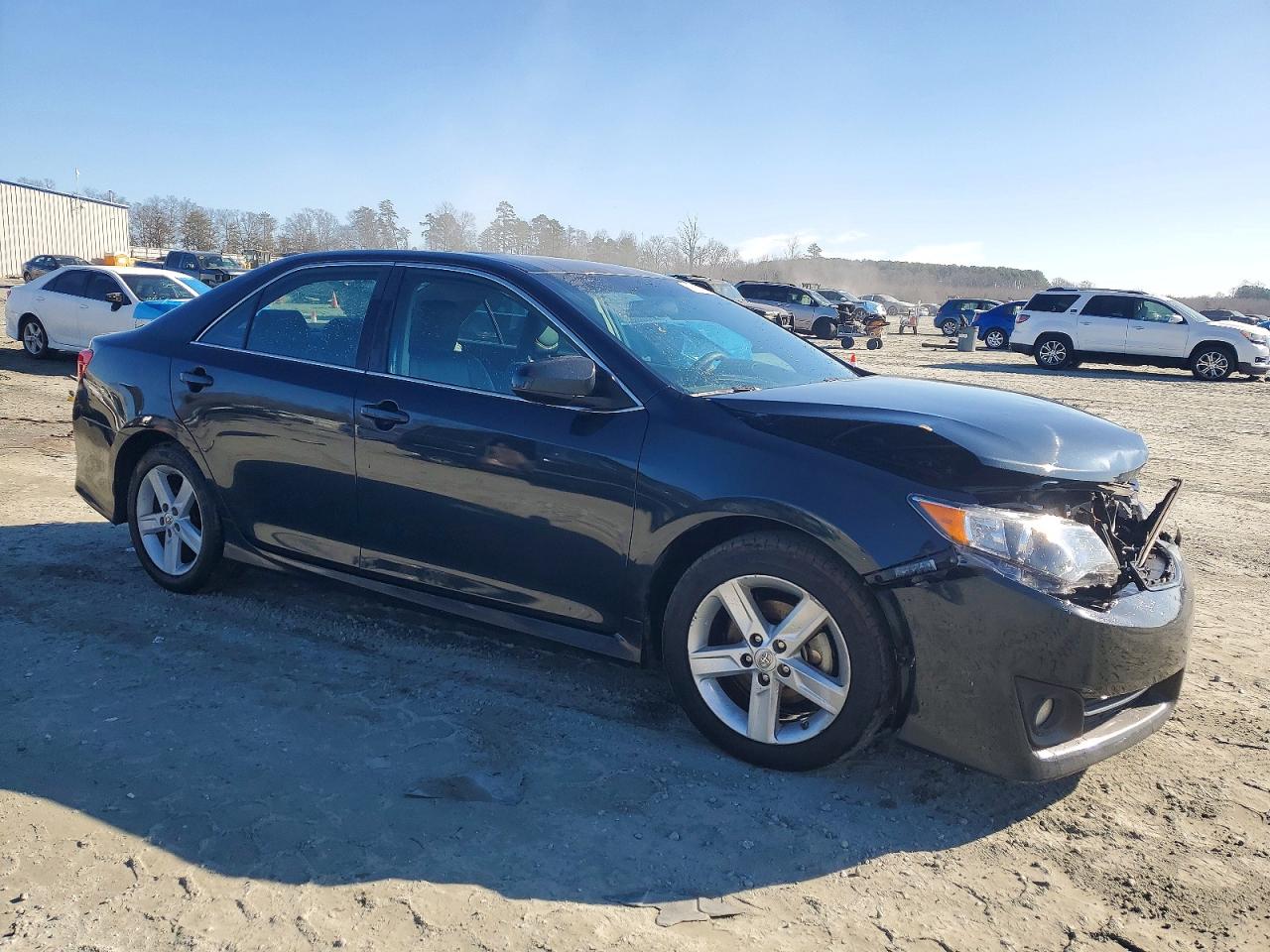 2014 TOYOTA CAMRY SE photo 4