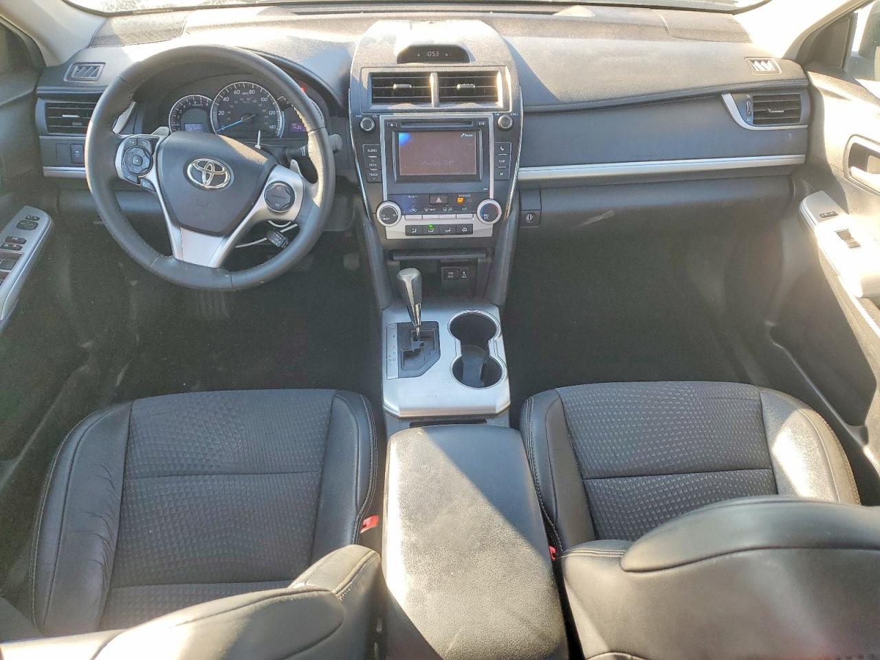 2014 TOYOTA CAMRY SE photo 8