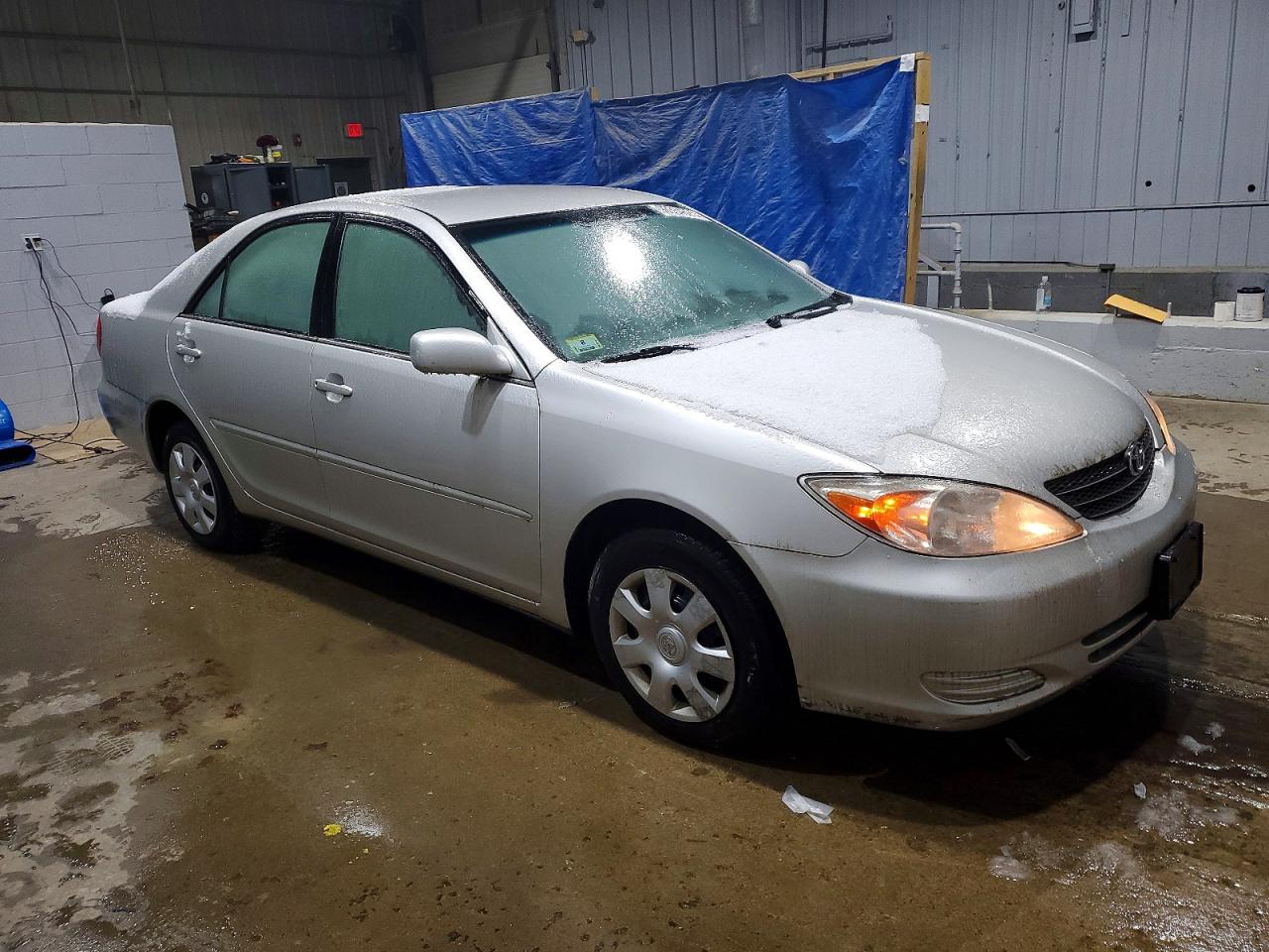 2004 TOYOTA CAMRY LE photo 4