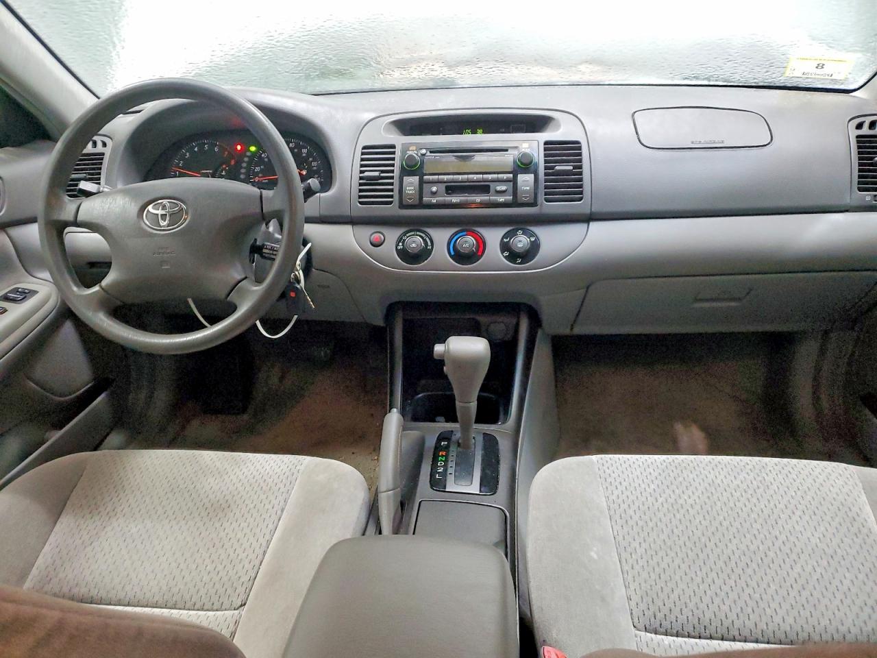 2004 TOYOTA CAMRY LE photo 8