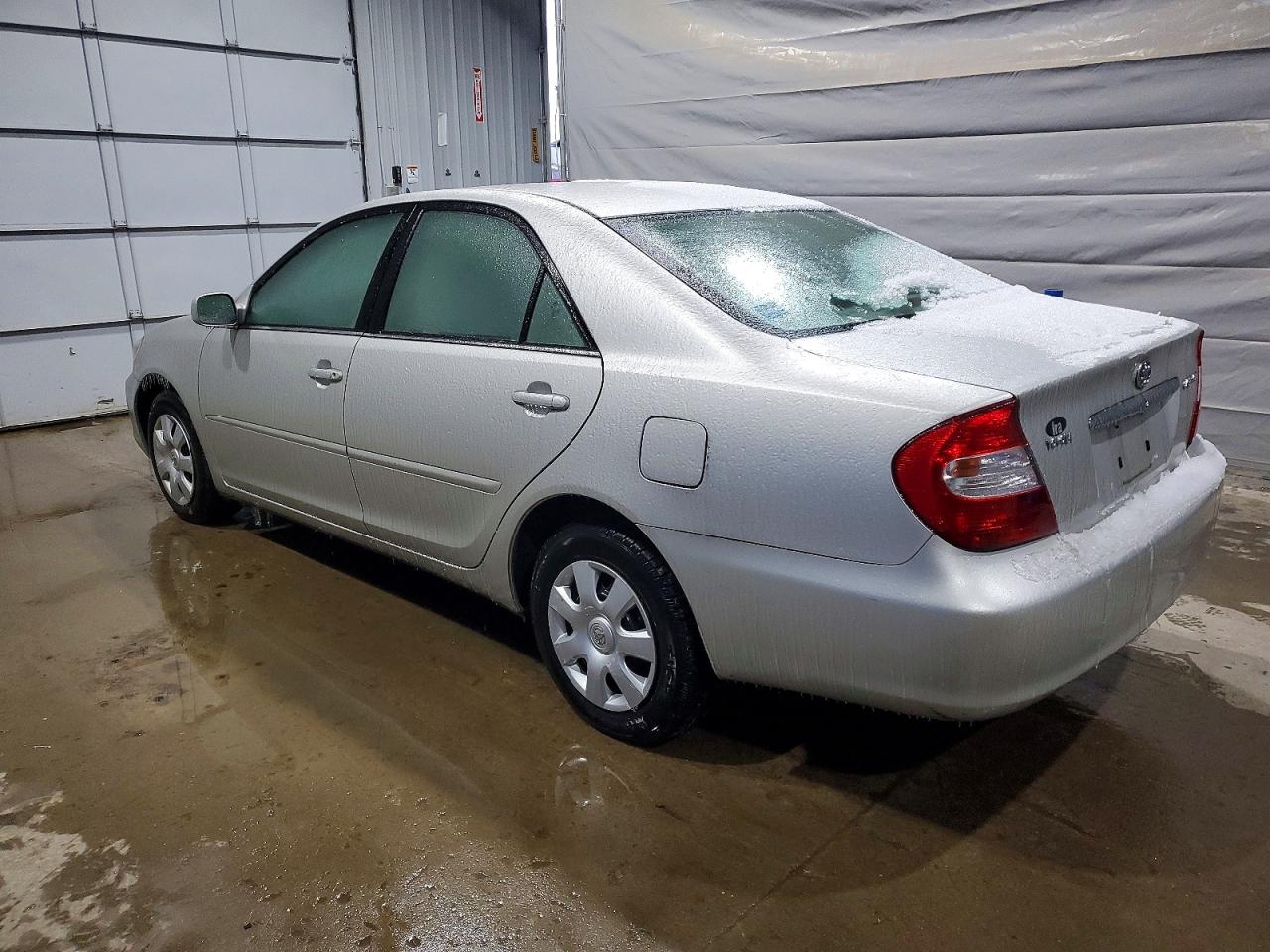 2004 TOYOTA CAMRY LE photo 2