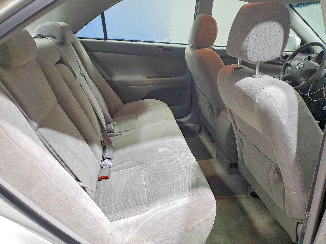 2004 TOYOTA CAMRY LE photo 10