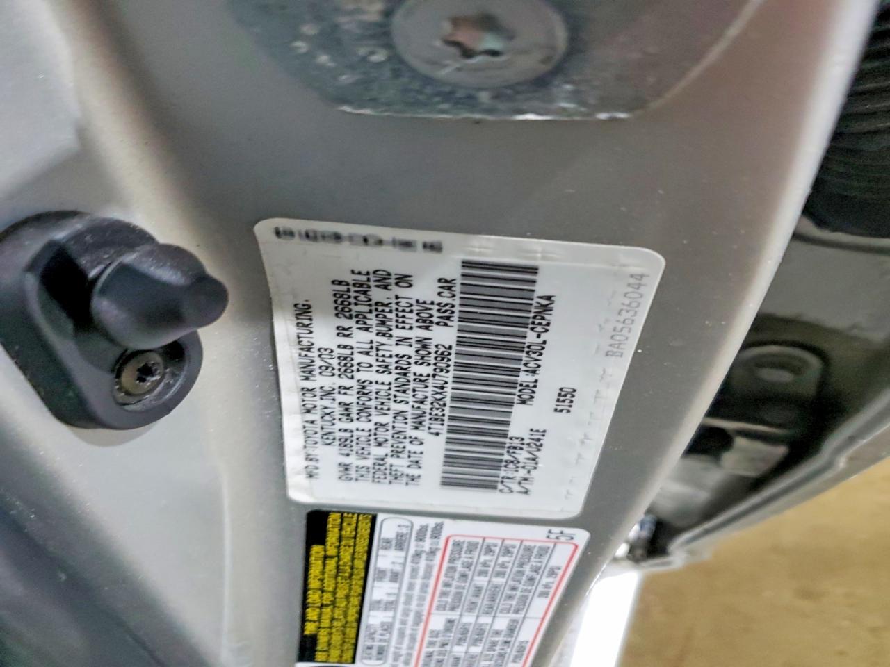 2004 TOYOTA CAMRY LE photo 12
