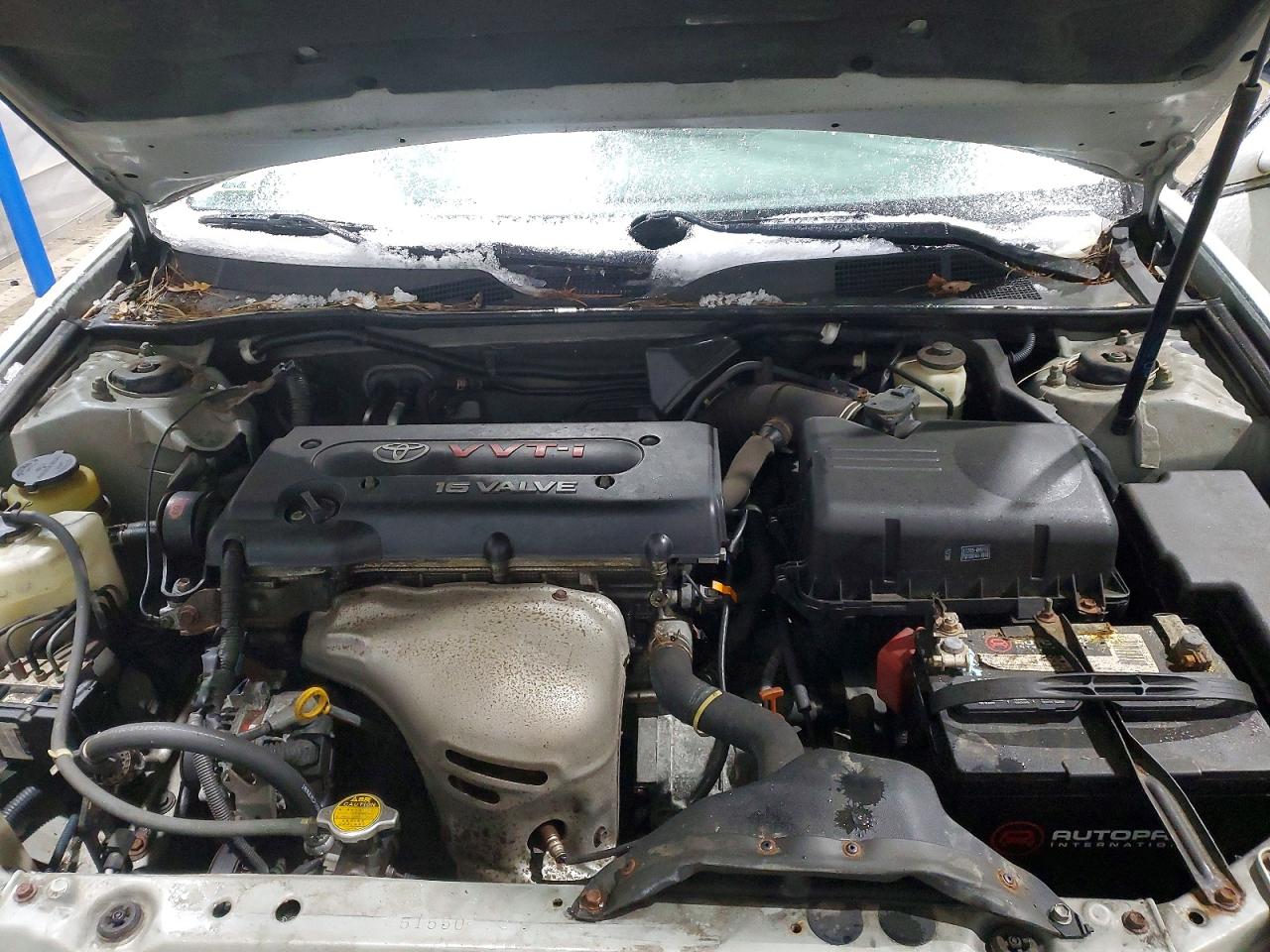 2004 TOYOTA CAMRY LE photo 11