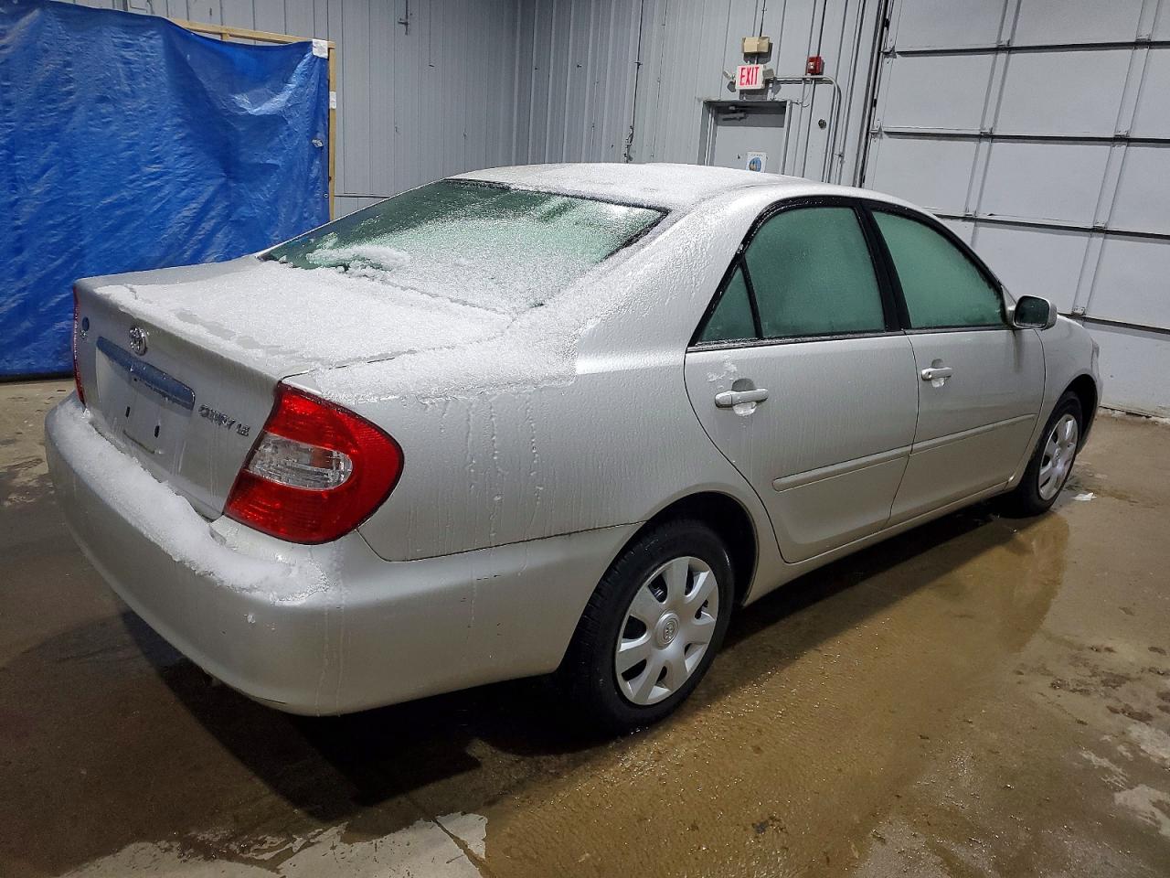 2004 TOYOTA CAMRY LE photo 3