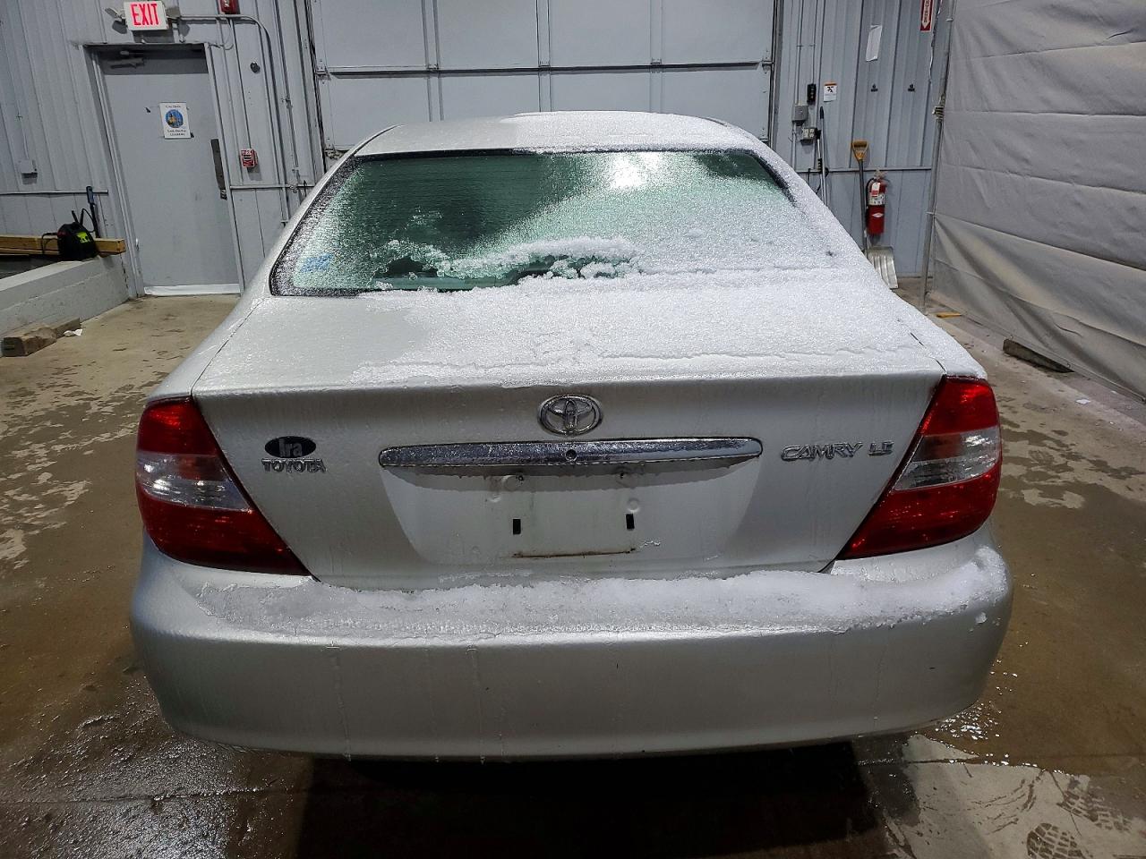 2004 TOYOTA CAMRY LE photo 6