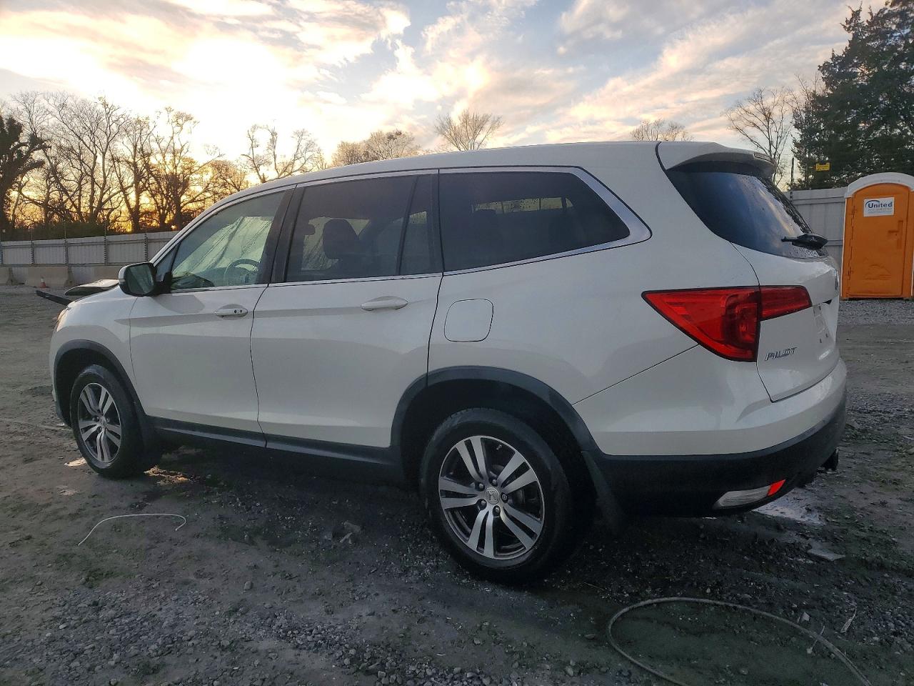 2016 HONDA PILOT EXL photo 2
