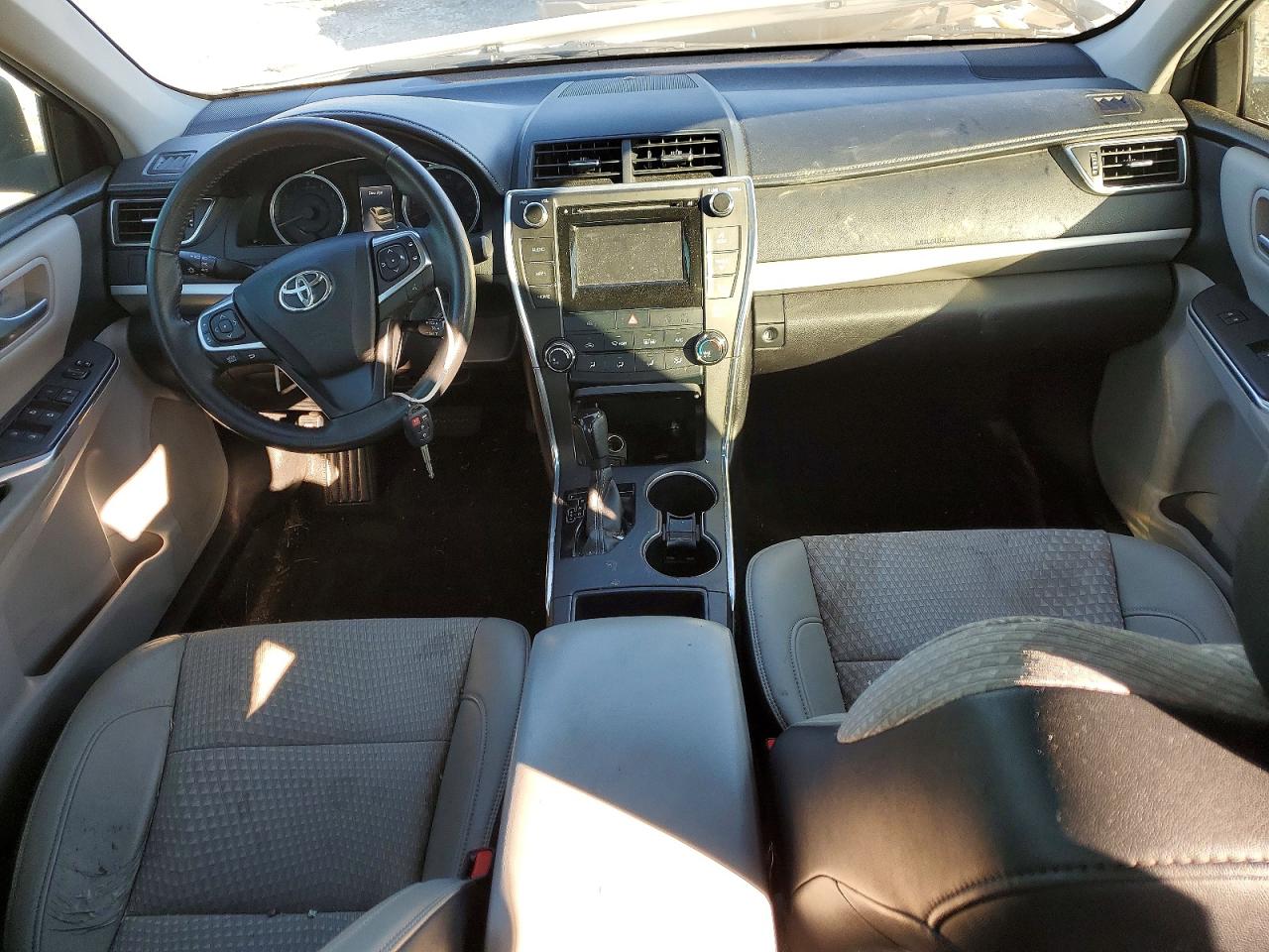 2015 TOYOTA CAMRY LE photo 15
