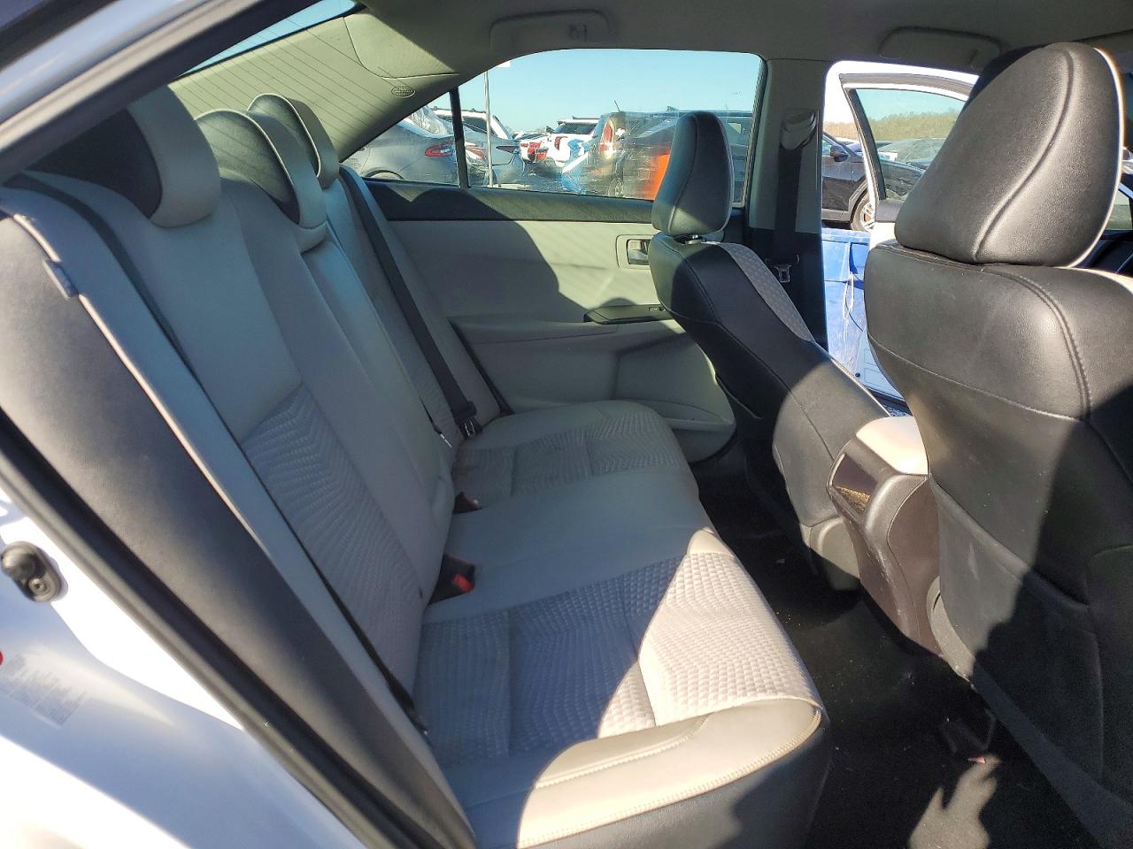 2015 TOYOTA CAMRY LE photo 19