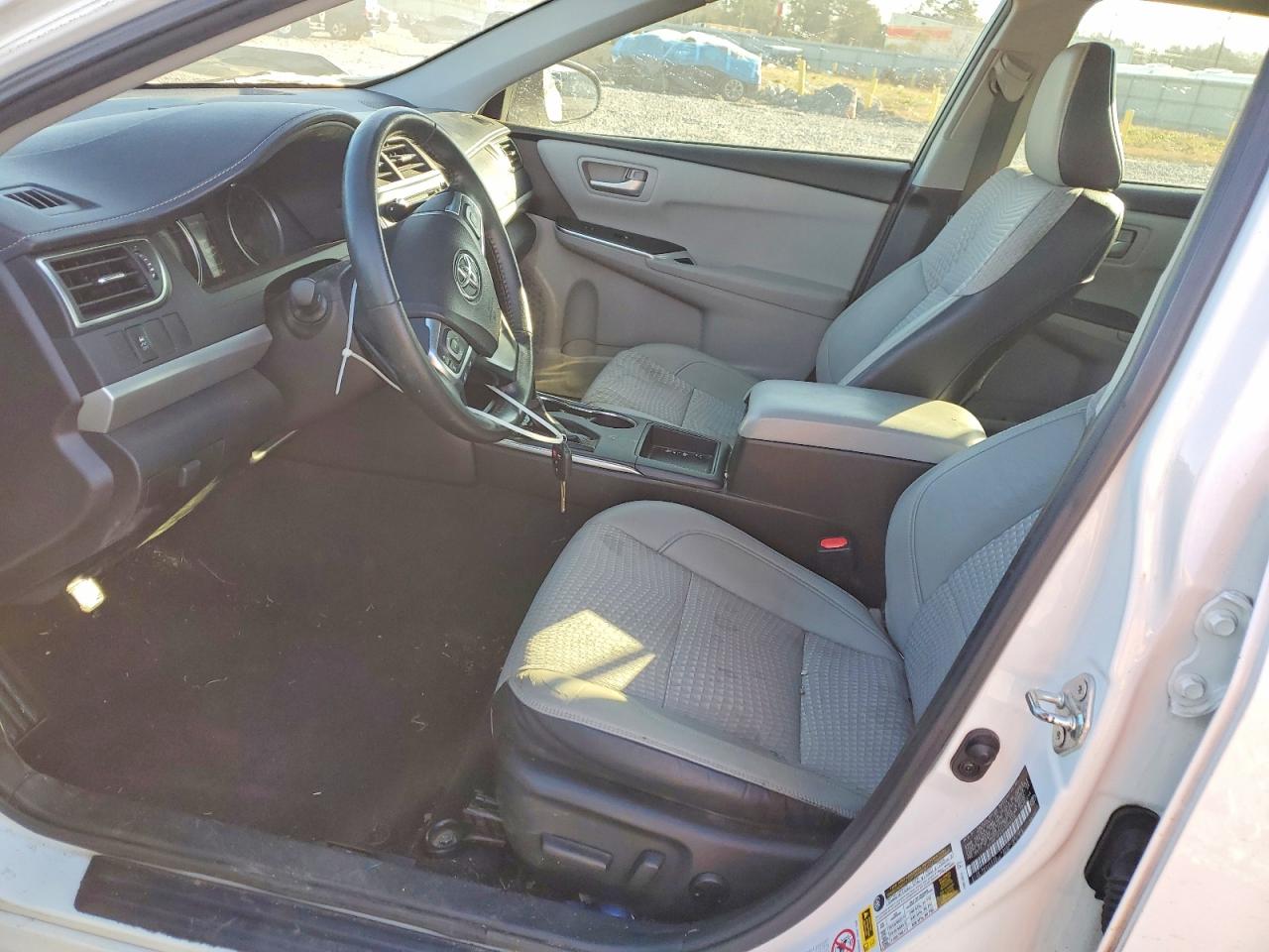 2015 TOYOTA CAMRY LE photo 13