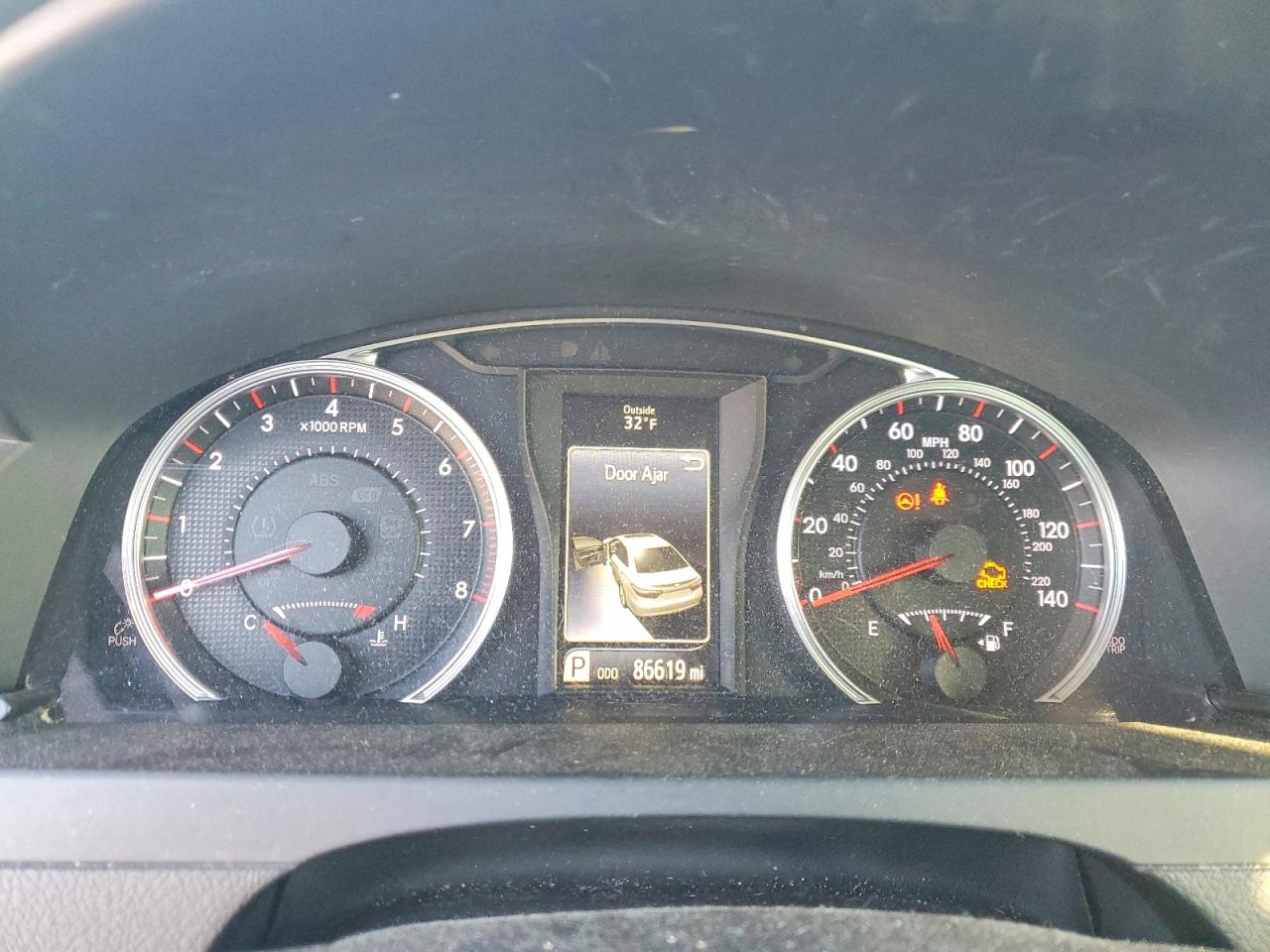 2015 TOYOTA CAMRY LE photo 17
