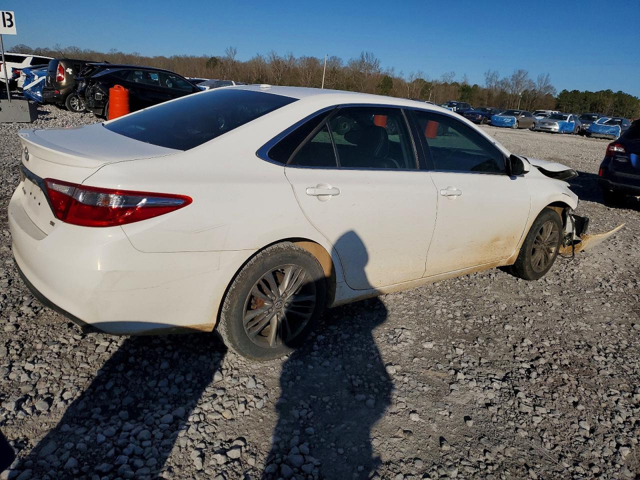 2015 TOYOTA CAMRY LE photo 5