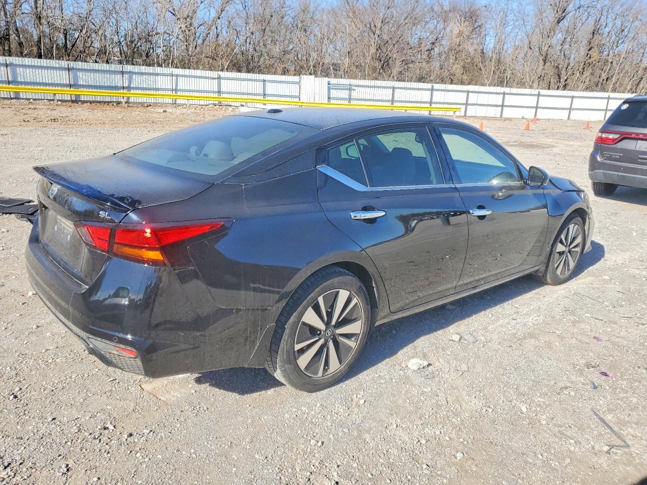 2019 NISSAN ALTIMA photo 3