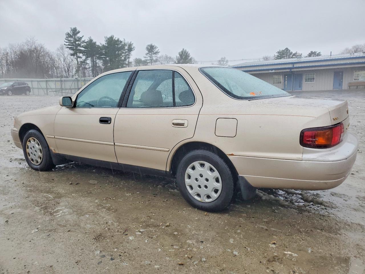 1996 TOYOTA CAMRY DX photo 2