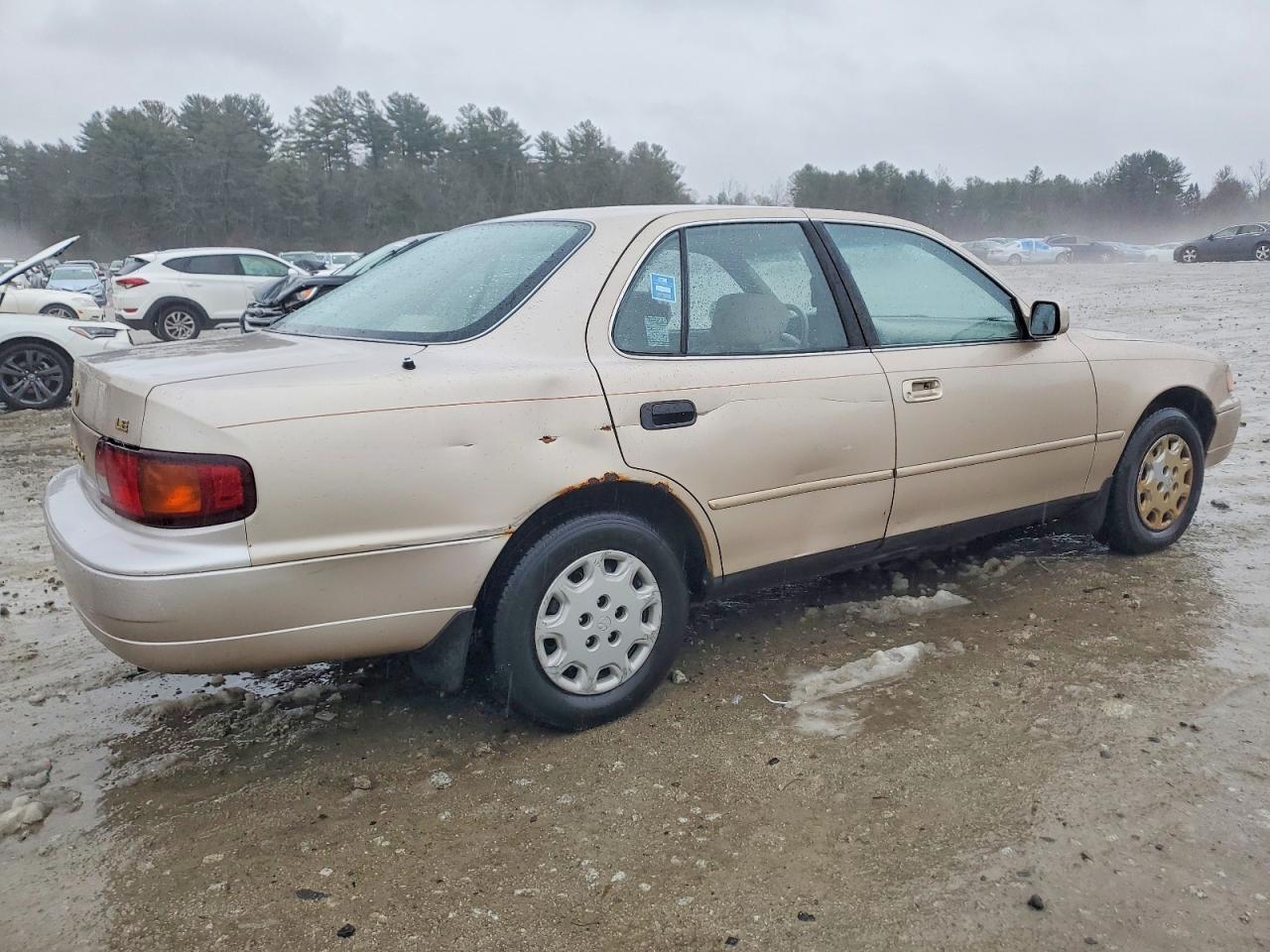 1996 TOYOTA CAMRY DX photo 3