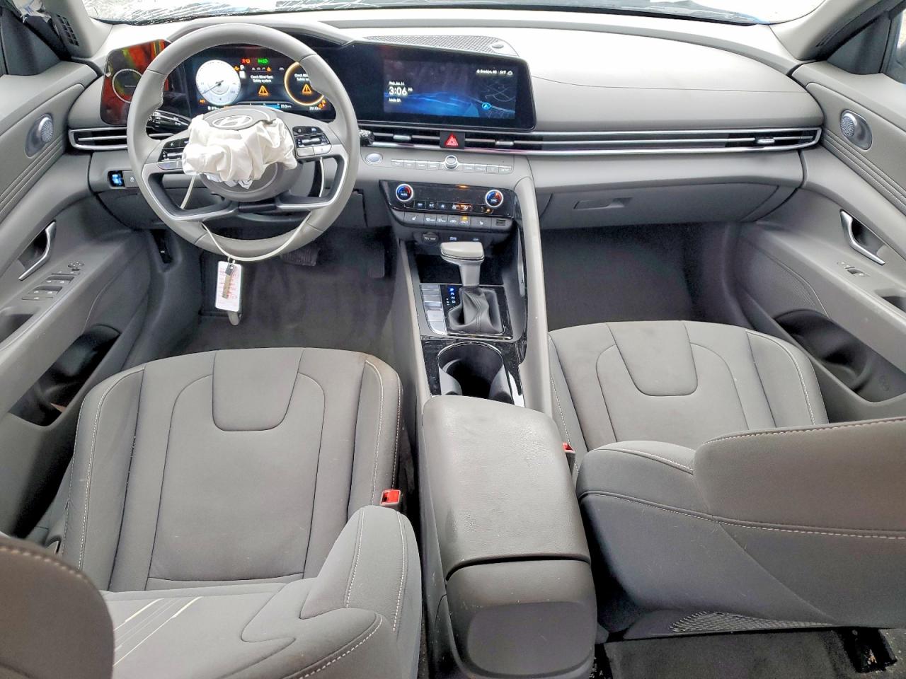 2024 HYUNDAI ELANTRA SEL photo 8