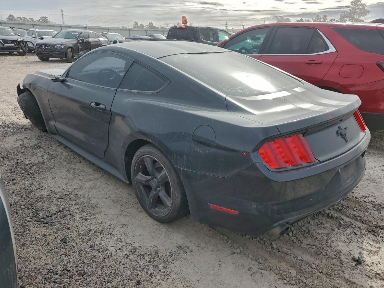 2017 FORD MUSTANG photo 2