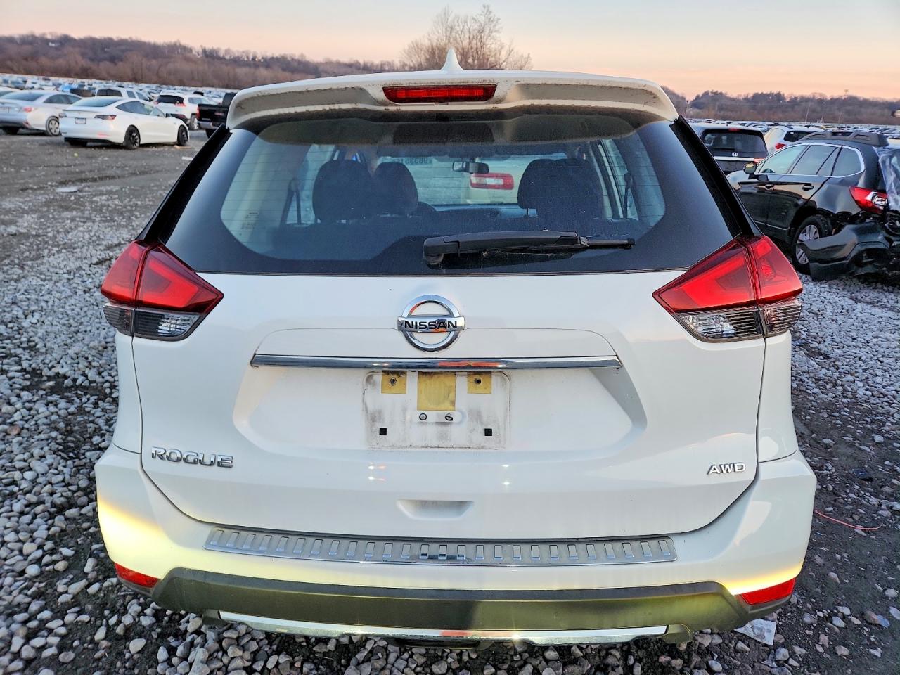 2018 NISSAN ROGUE S photo 6