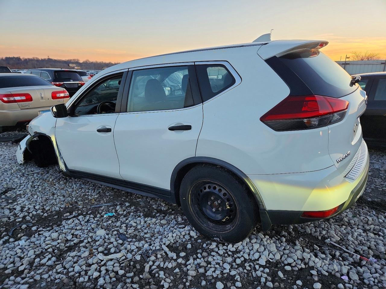 2018 NISSAN ROGUE S photo 2