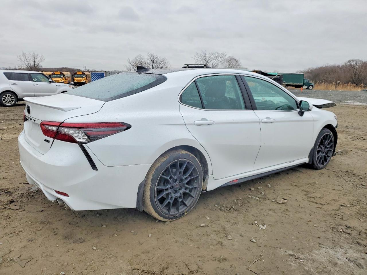 2021 TOYOTA CAMRY XSE photo 3