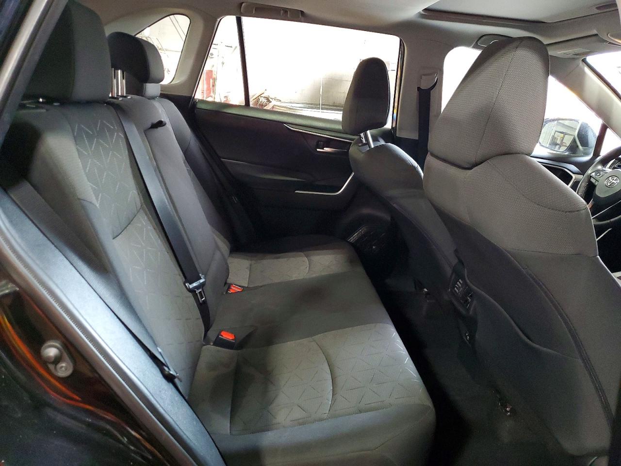 2021 TOYOTA RAV4 XLE photo 10