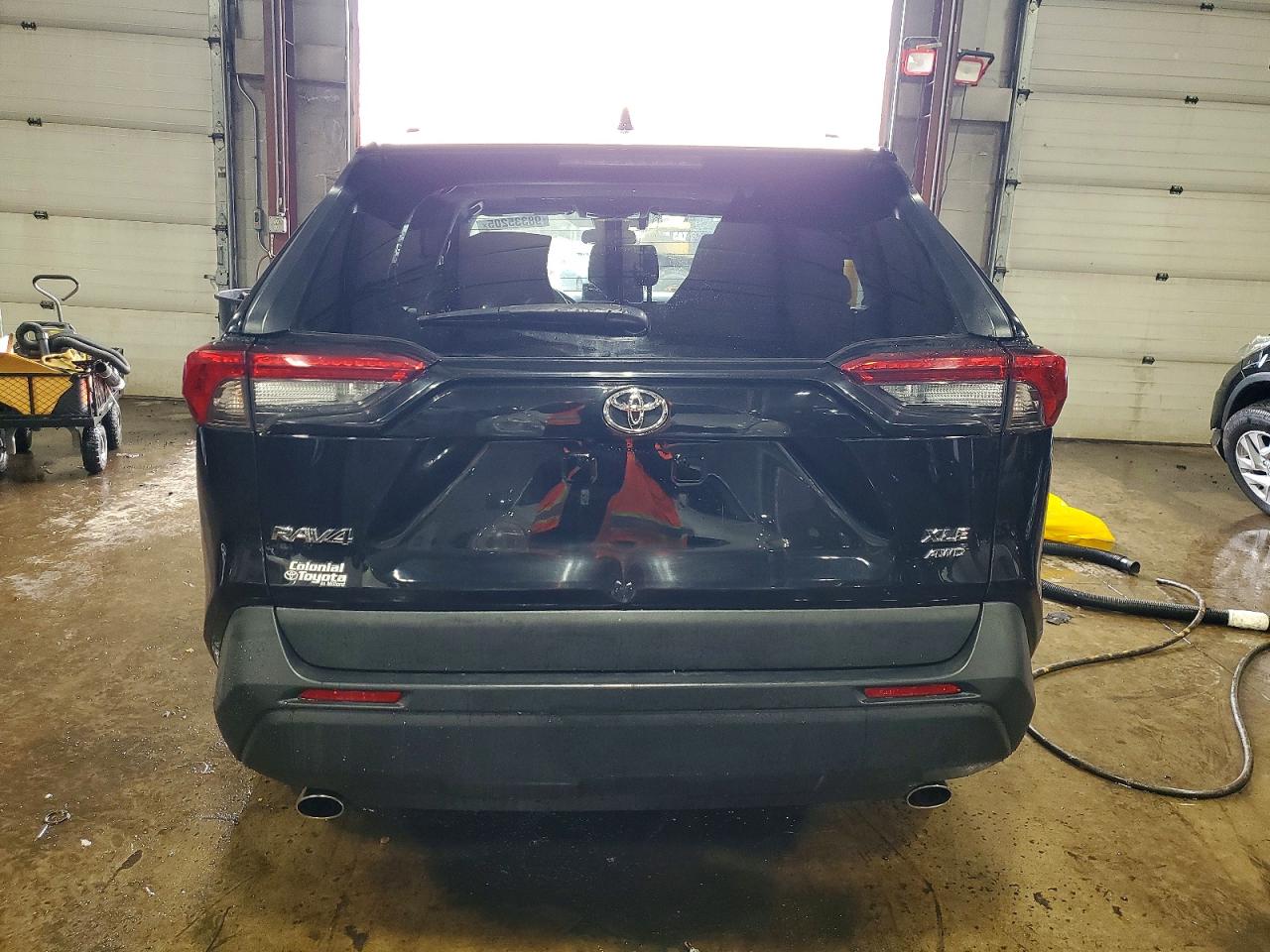 2021 TOYOTA RAV4 XLE photo 6