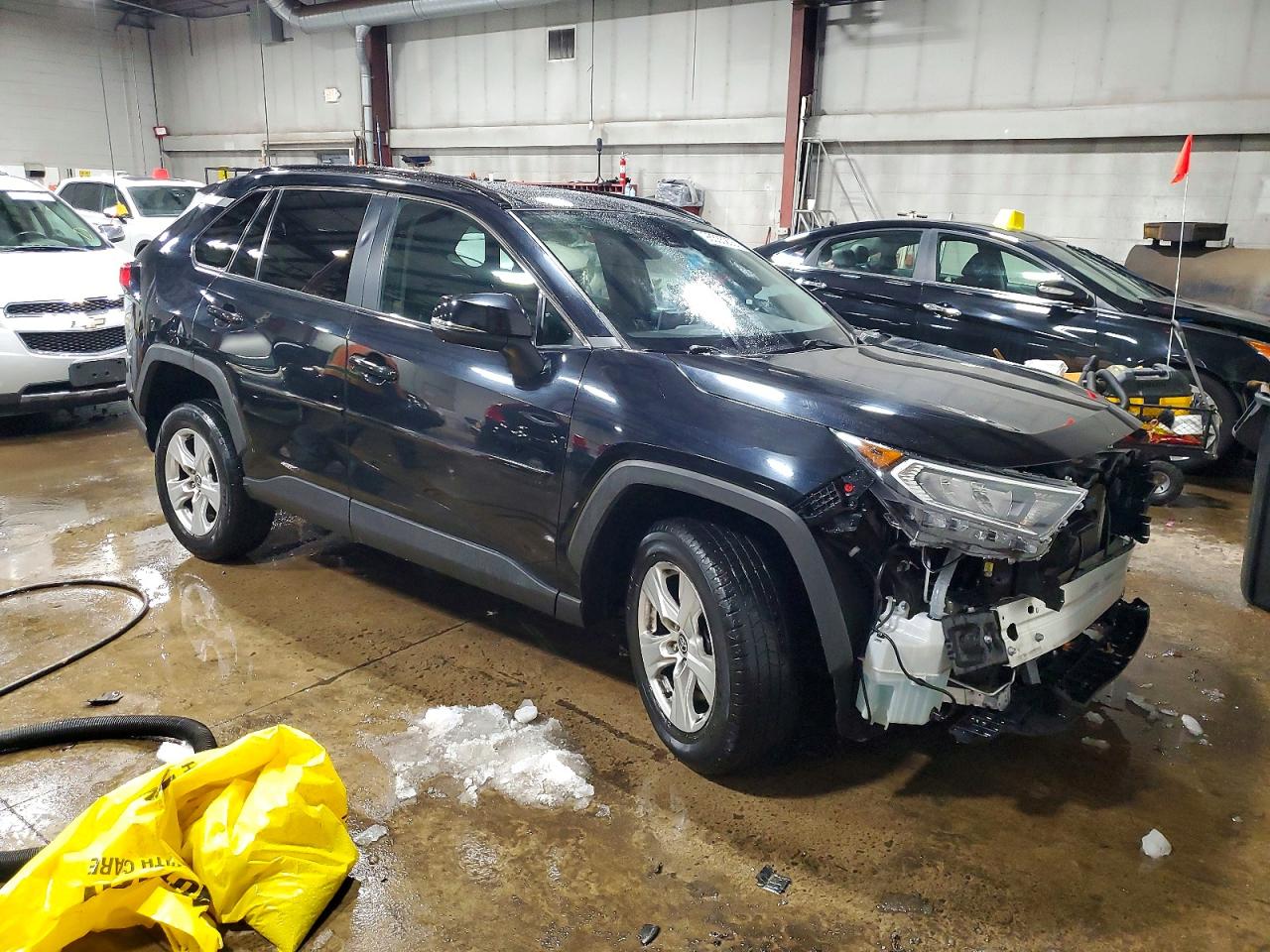 2021 TOYOTA RAV4 XLE photo 4