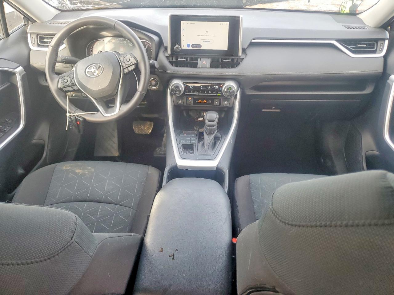 2025 TOYOTA RAV4 XLE photo 8