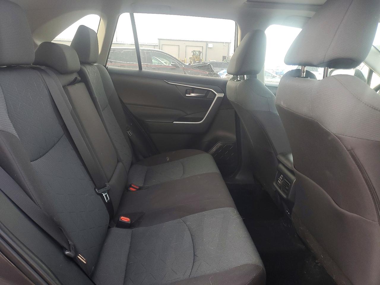 2025 TOYOTA RAV4 XLE photo 10