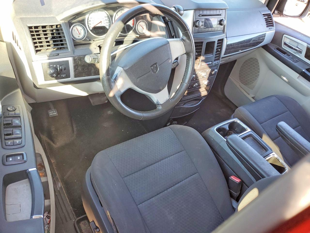 2010 DODGE GRAND CARAVAN SXT photo 8